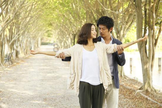 冰面突然碎裂!游客昆明轿子山游玩,贸然上冰湖……